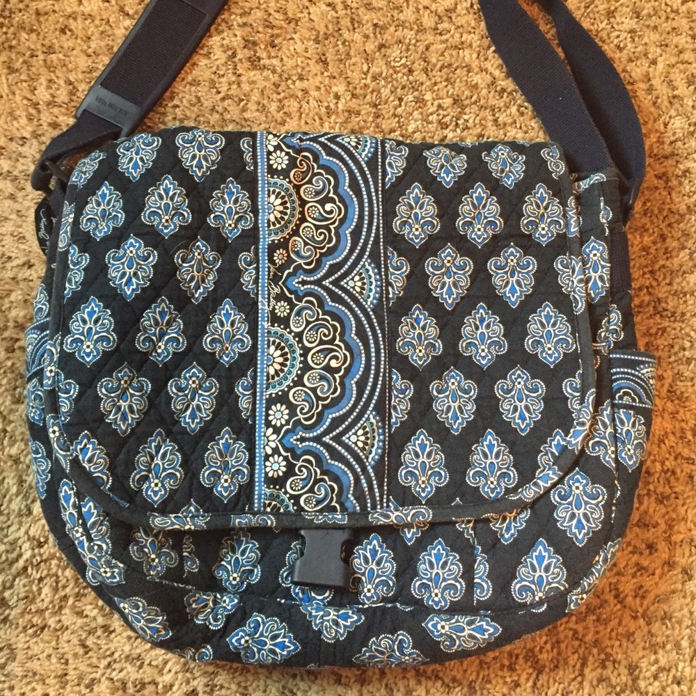 ‼️ Final markdown ‼️ Vera Bradley messenger bag